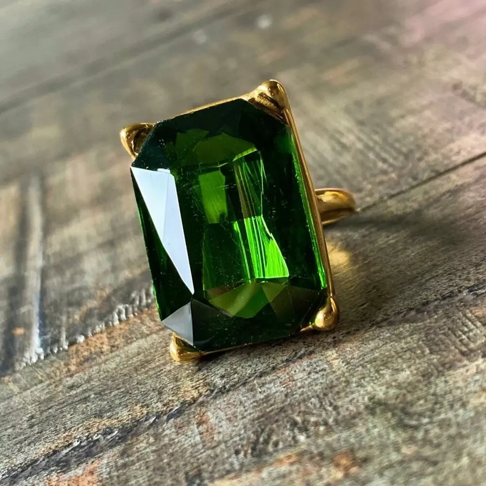 NEW Emerald Green Zirconium Stone Cocktail Ring